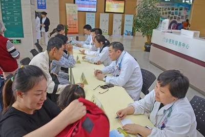 仁濟(jì)關(guān)愛 | 深化兩學(xué)一做，公益服務(wù)百姓——記一次健康咨詢服務(wù)活動(dòng)